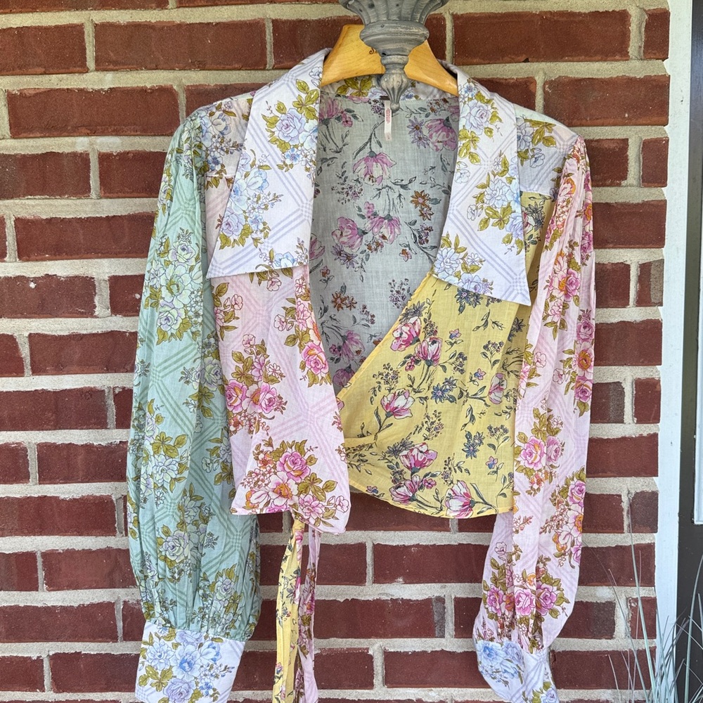 FREE PEOPLE Sz L Wrap Top Lucky Penny Floral Cropped Boho Chic Retro Romantic - Picture 3 of 15